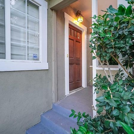 דירות לוס אנג'לס Stylish 2 Bed & 2 Bath At The Heart Of Hollywood With Free Parking - One Car Only מראה חיצוני תמונה